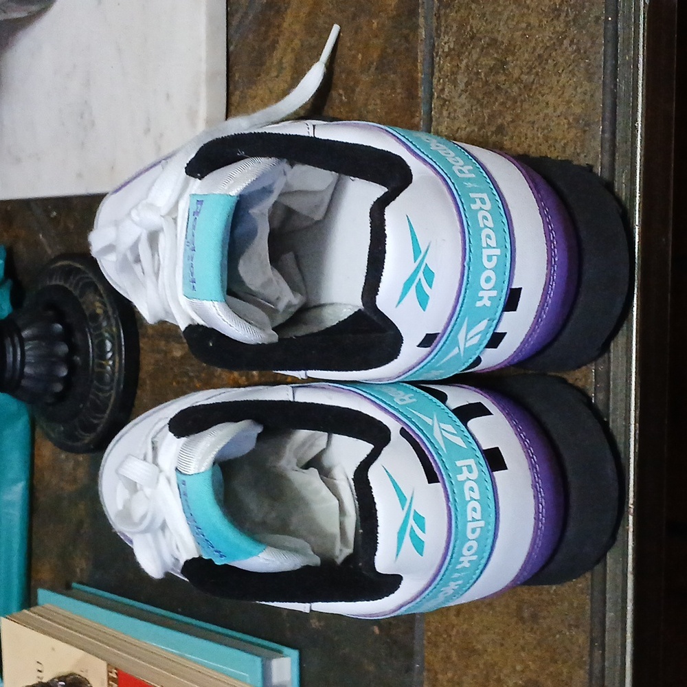 Reebok  classic size 10. - Picture 4 of 5